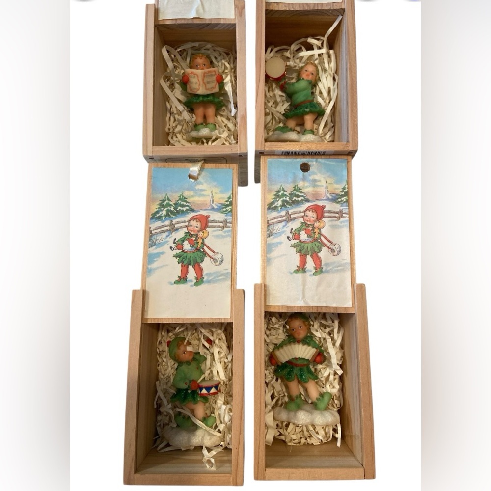 Charming Green Holiday Figurines Set 4 OFFERS WELCOME❤️